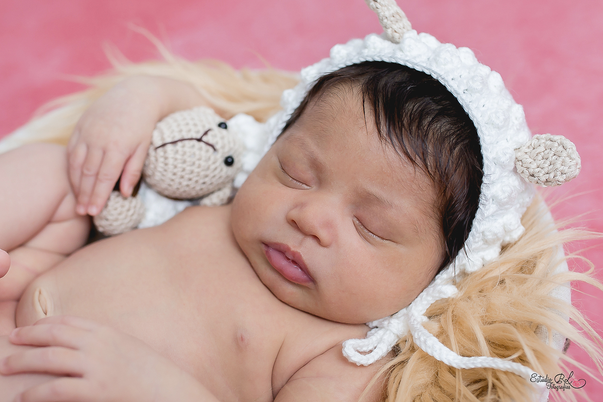 Ensaio newborn Ellis 23 dias ovelhinha