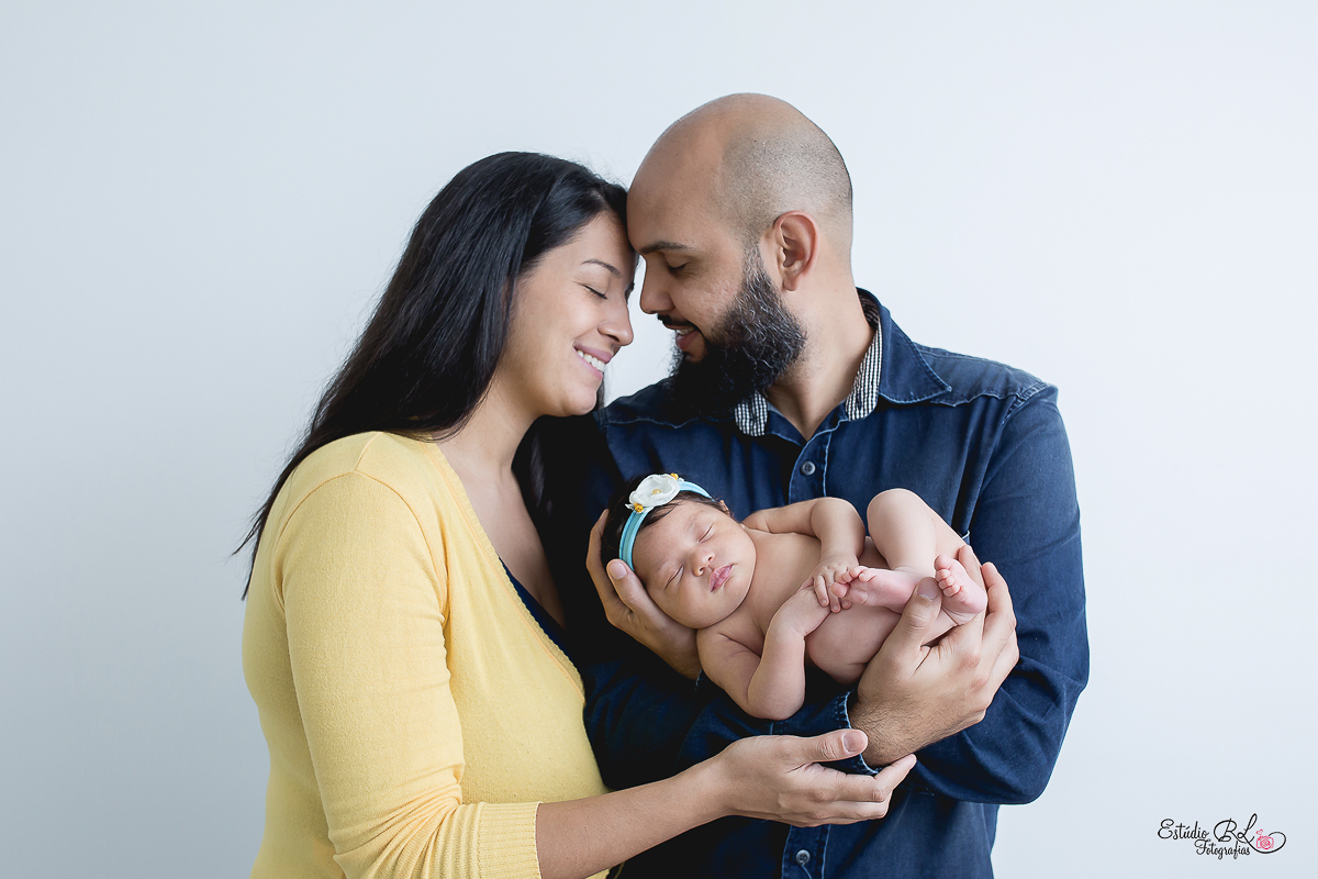 Ensaio newborn Ellis 23 dias com o papai e a mamãe