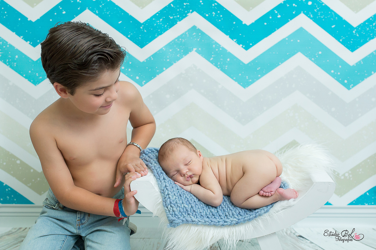 Ensaio Newborn Benjamim, sessão recém nascido, papai e mamãe irmãozinho, vovós familia