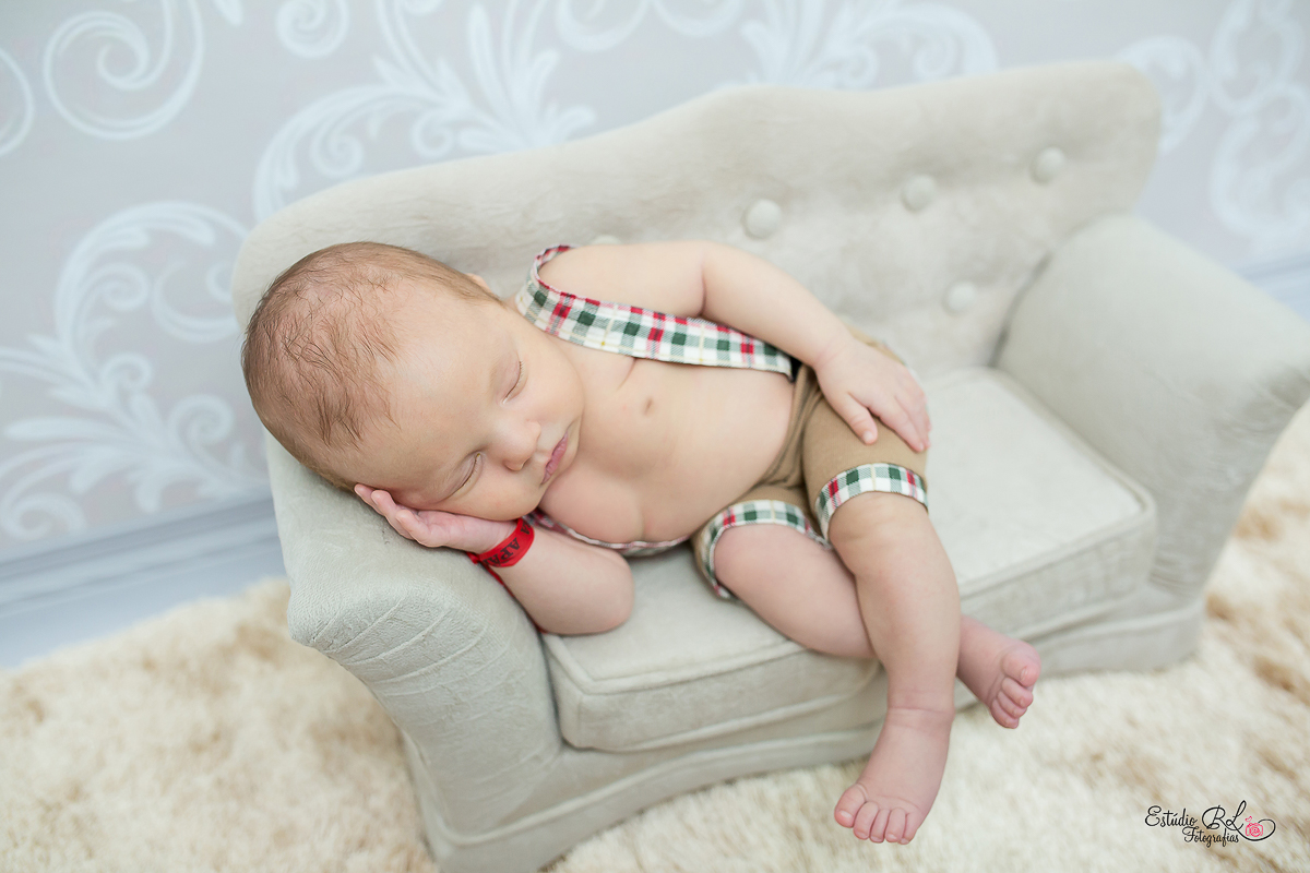 Ensaio Newborn Benjamim, sessão recém nascido, papai e mamãe irmãozinho, vovós familia