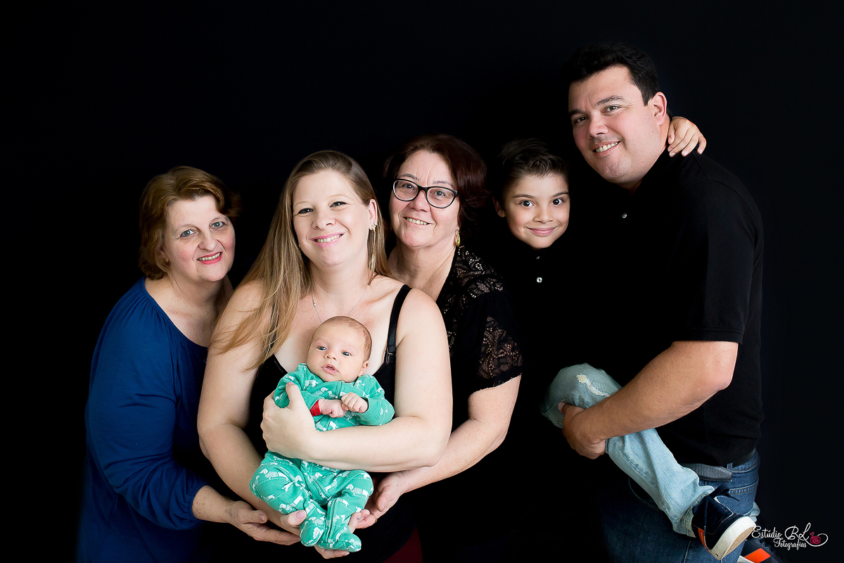 Ensaio Newborn Benjamim, sessão recém nascido, papai e mamãe irmãozinho, vovós familia