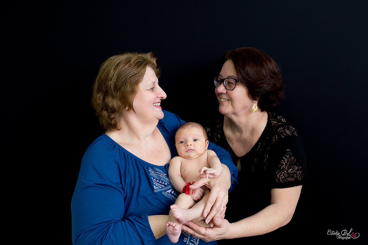 Ensaio Newborn Benjamim, sessão recém nascido, papai e mamãe irmãozinho, vovós familia