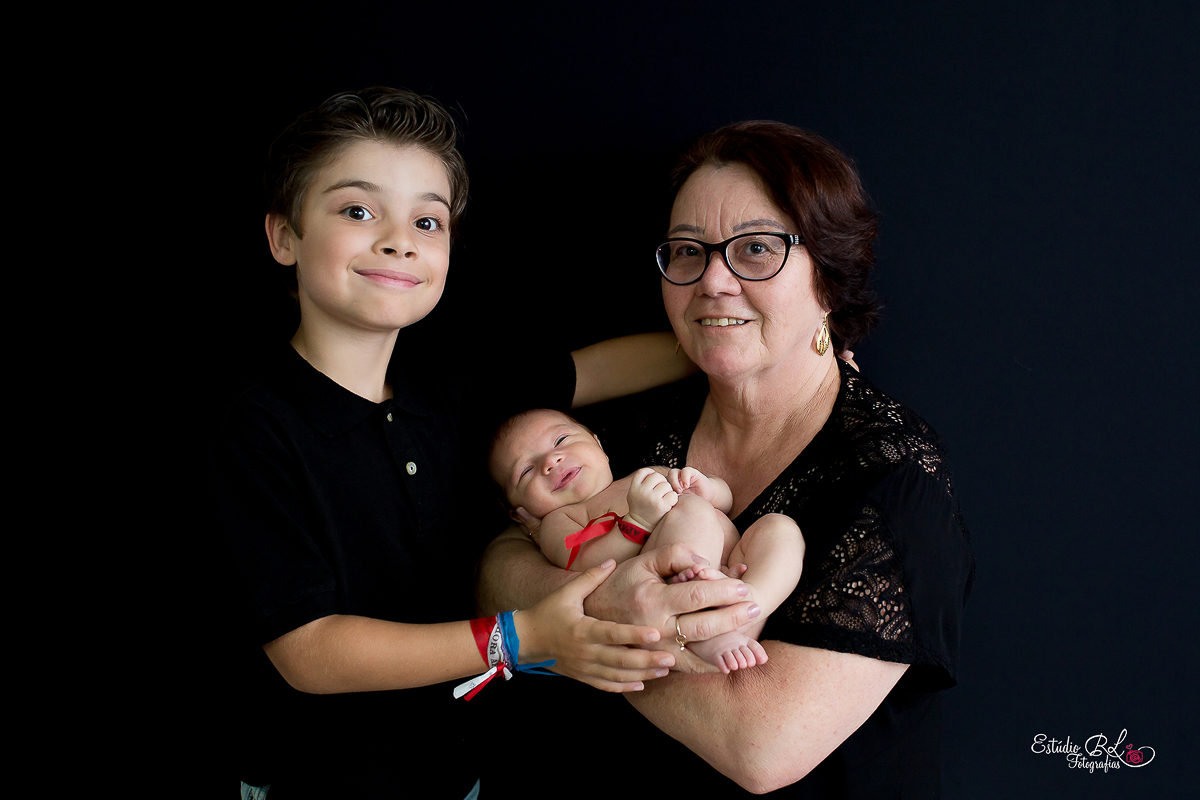 Ensaio Newborn Benjamim, sessão recém nascido, papai e mamãe irmãozinho, vovós familia