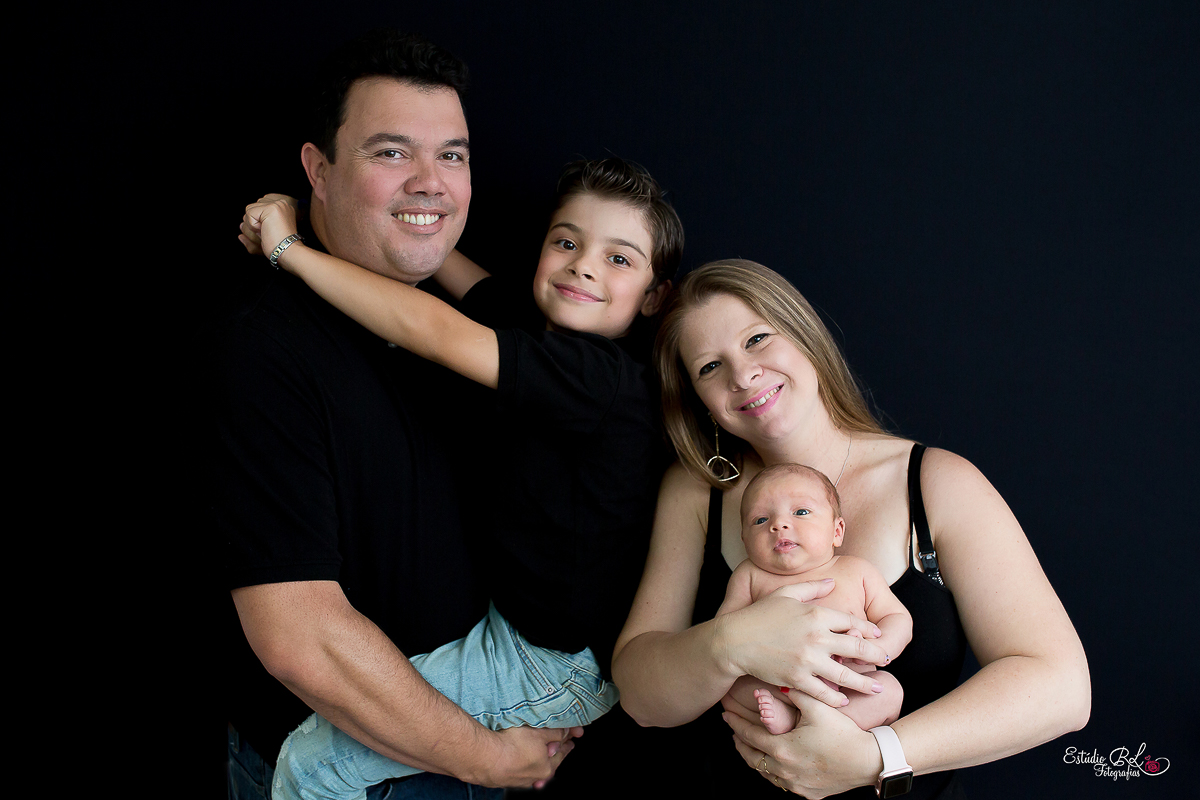 Ensaio Newborn Benjamim, sessão recém nascido, papai e mamãe irmãozinho, vovós familia