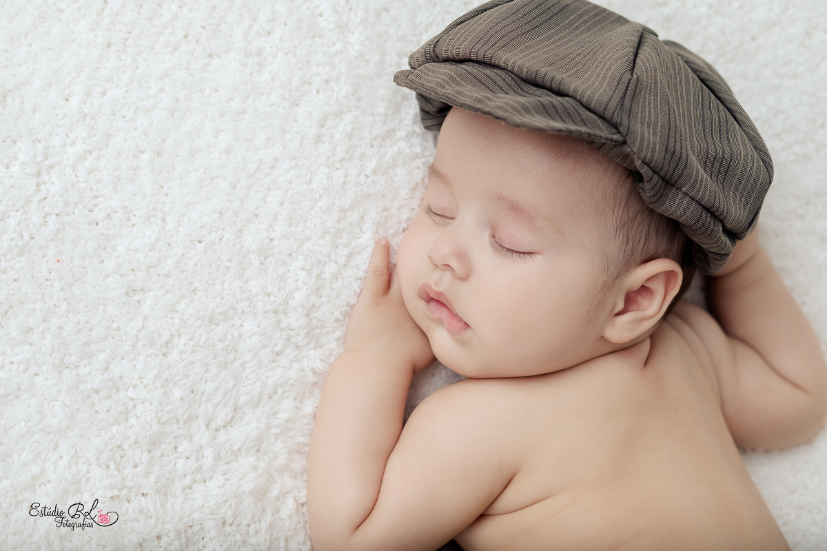 Este boneco em forma de pessoinha é o Pedro com 5 meses