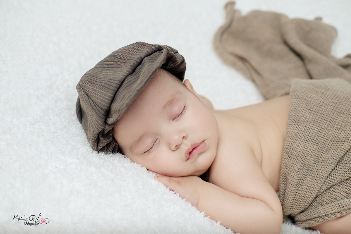 Este boneco em forma de pessoinha é o Pedro com 5 meses