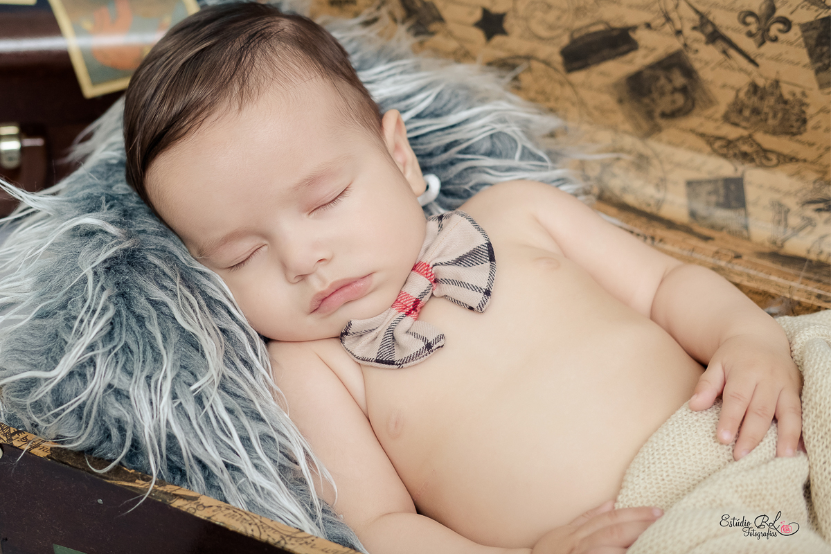 Este boneco em forma de pessoinha é o Pedro com 5 meses