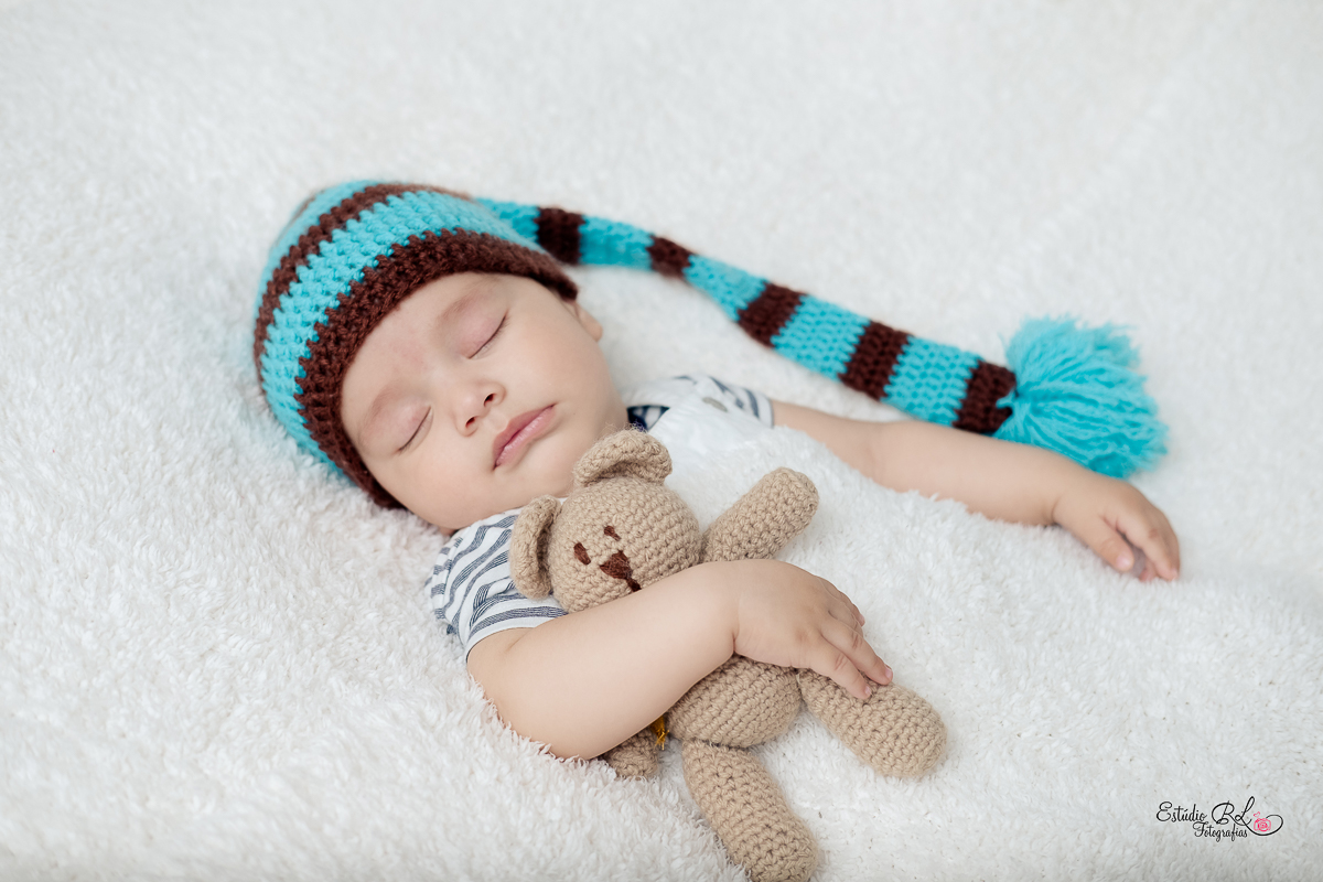 Este boneco em forma de pessoinha é o Pedro com 5 meses