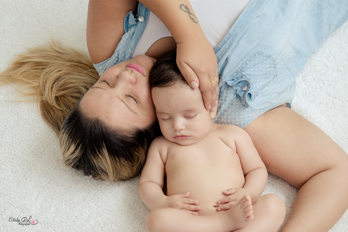 Este boneco em forma de pessoinha é o Pedro com 5 meses