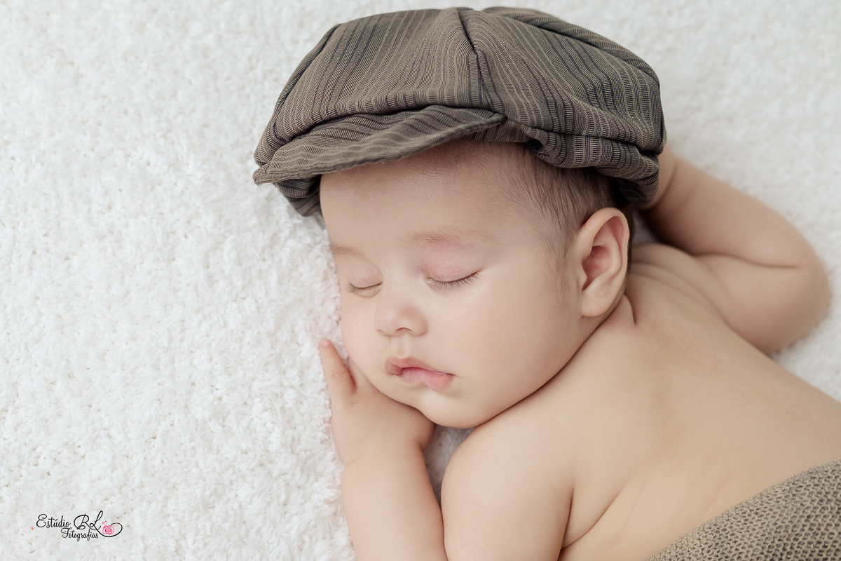 Este boneco em forma de pessoinha é o Pedro com 5 meses