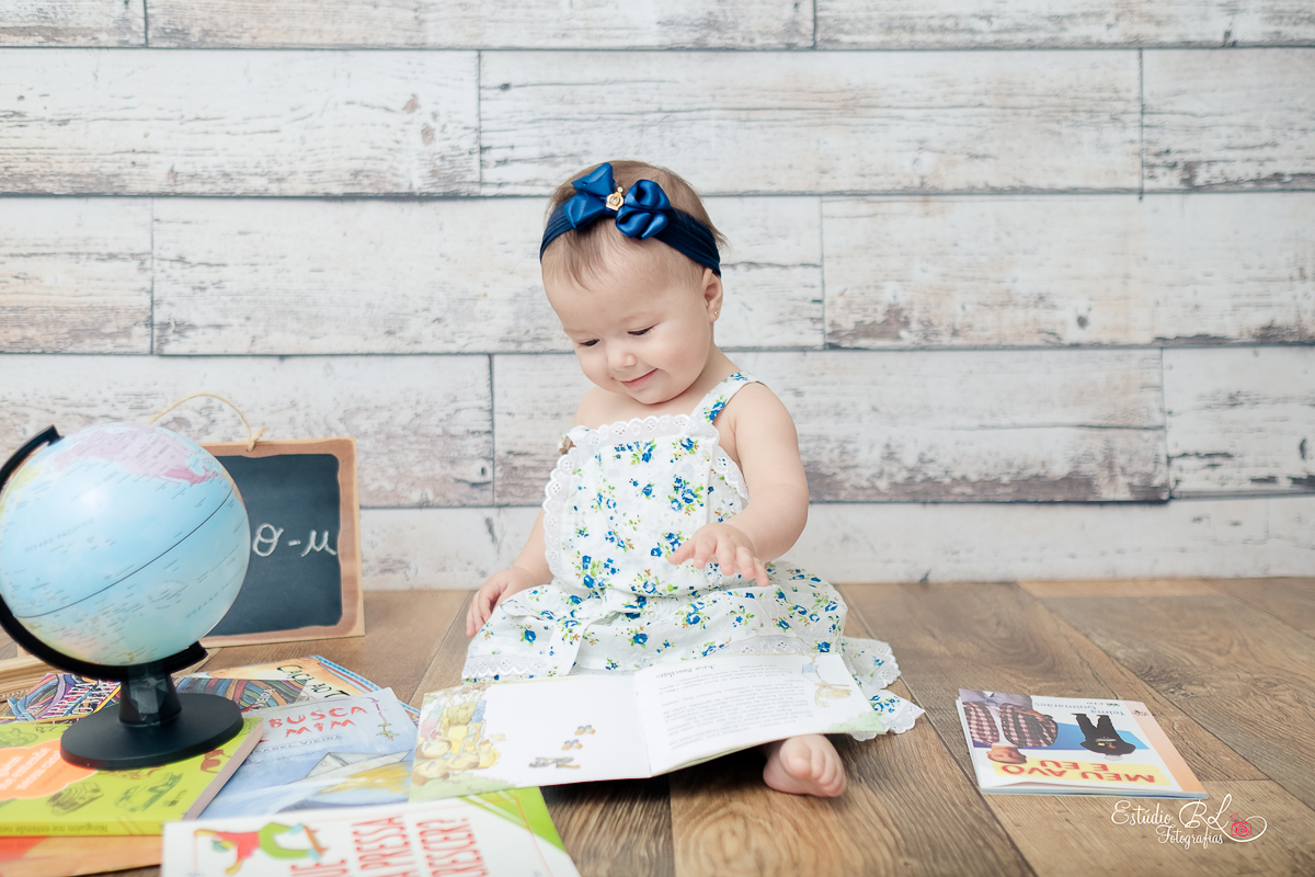 Dessa vez a Maria se divertiu no cenário da escolinha