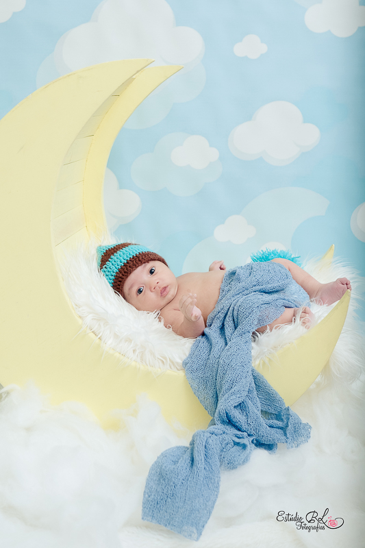 Agora vocês vão poder acompanhar o crescimento do Samuel por aqui…  Nestas fotos ele estava com 2 meses de vida