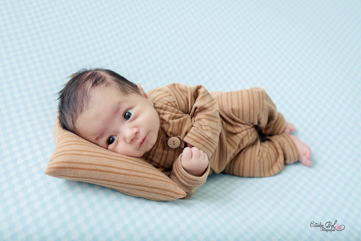 Agora vocês vão poder acompanhar o crescimento do Samuel por aqui…  Nestas fotos ele estava com 2 meses de vida