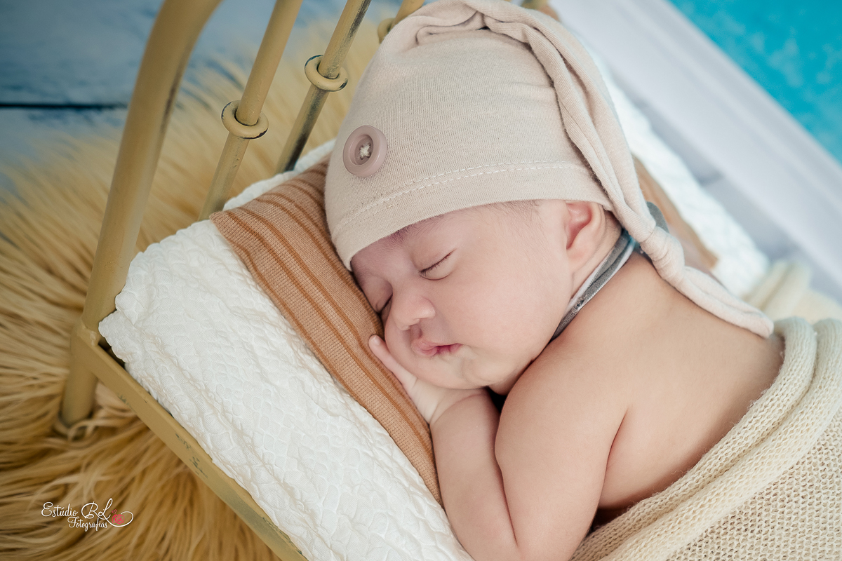 Agora vocês vão poder acompanhar o crescimento do Samuel por aqui…  Nestas fotos ele estava com 2 meses de vida