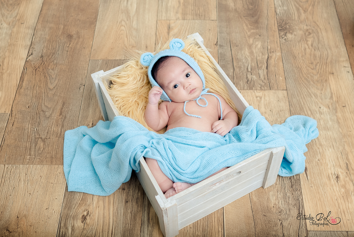 Agora vocês vão poder acompanhar o crescimento do Samuel por aqui…  Nestas fotos ele estava com 2 meses de vida