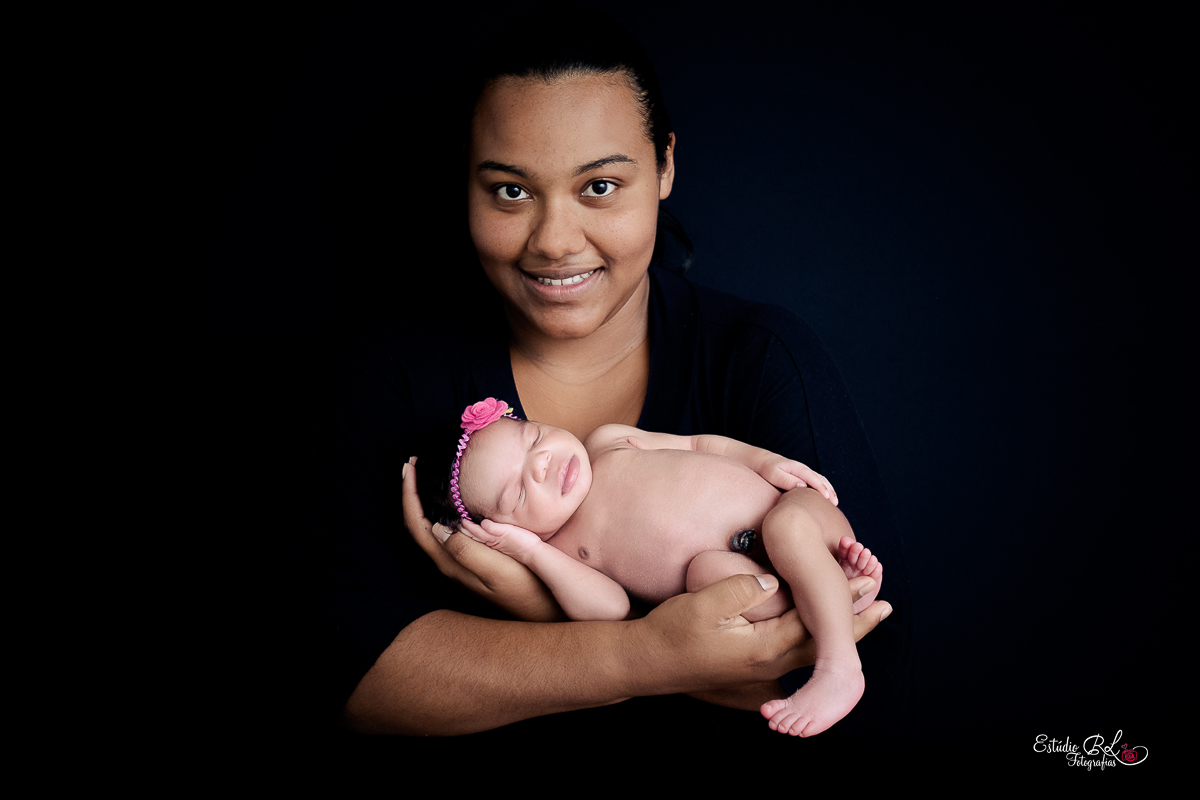 ensaio newborn Lorena 9 dias foto com a mamãe