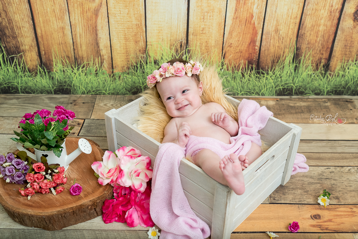 Helena 3 meses florzinha linda no jardim