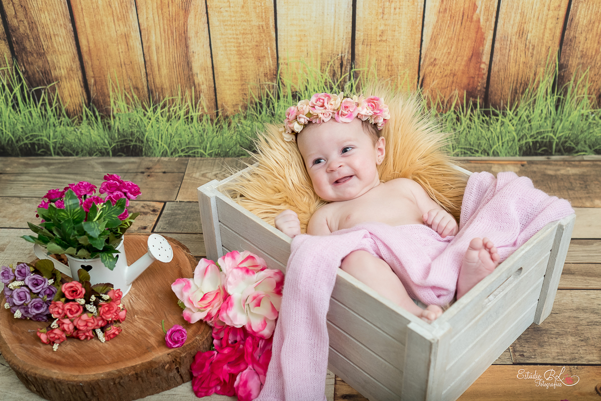 Helena 3 meses florzinha linda no jardim