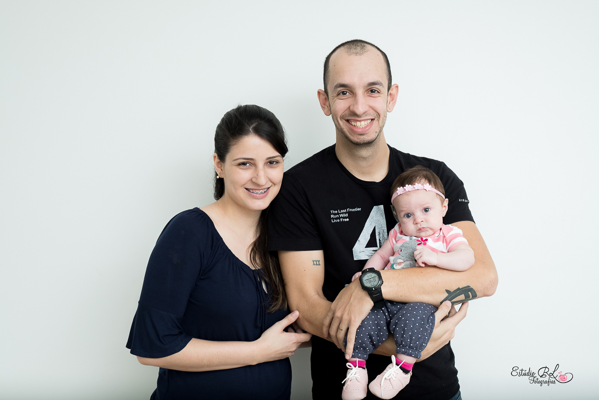 Helena 3 meses com o papai e a mamãe
