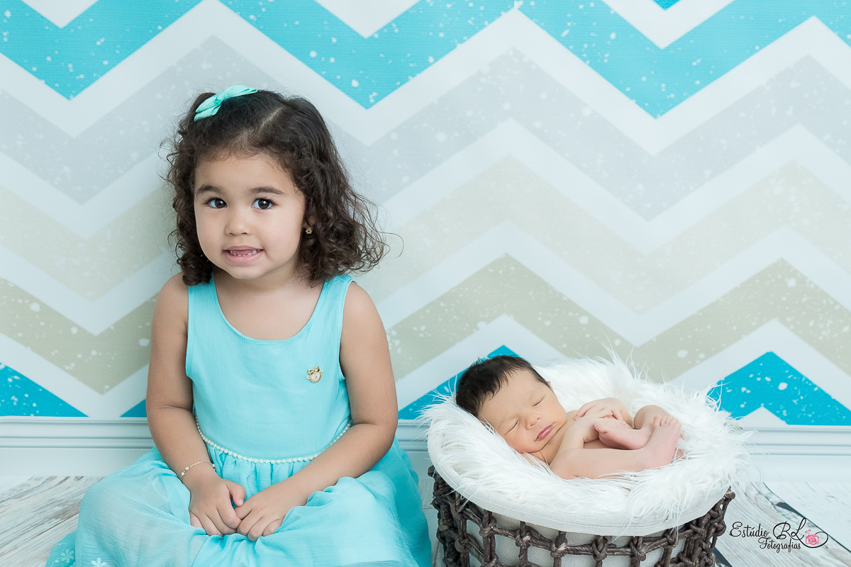 Ensaio newborn do Heitor, de apenas 9 dias com a irmãzinha