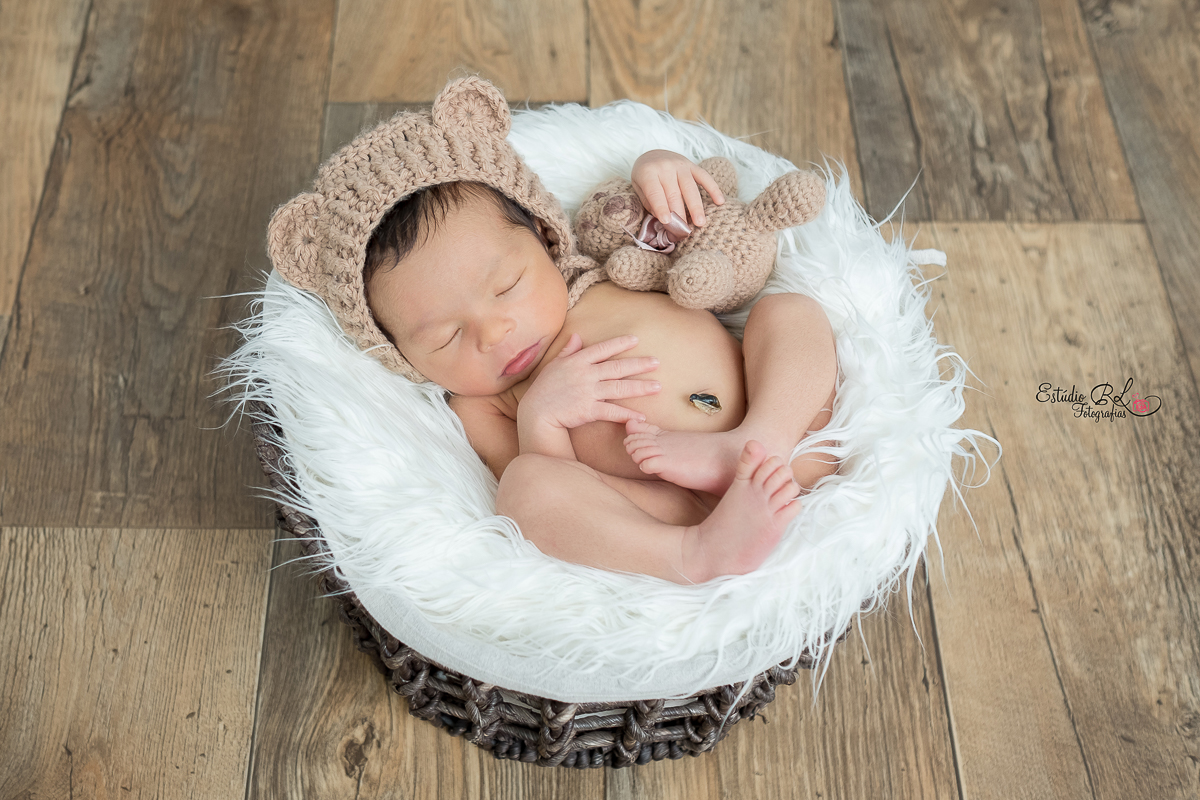 Ensaio newborn do Heitor, de apenas 9 dias ursinho lindo