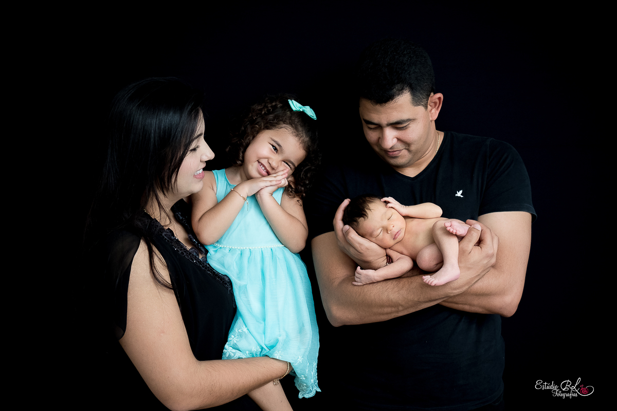 Ensaio newborn do Heitor, de apenas 9 dias foto em familia