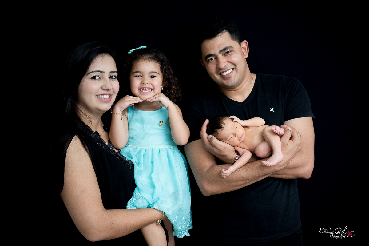 Ensaio newborn do Heitor, de apenas 9 dias foto em familia