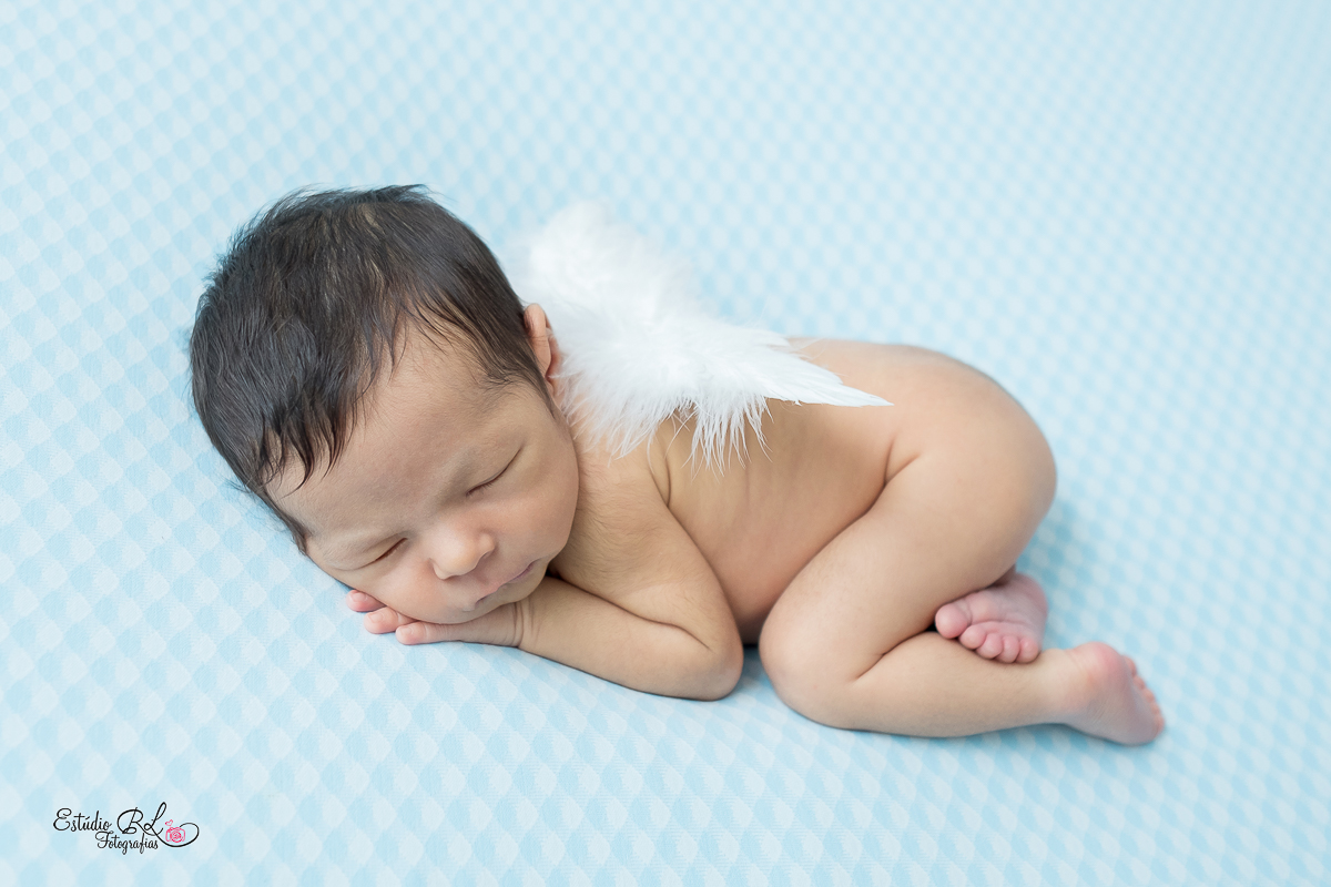 Ensaio newborn do Heitor, de apenas 9 dias anjinho lindo