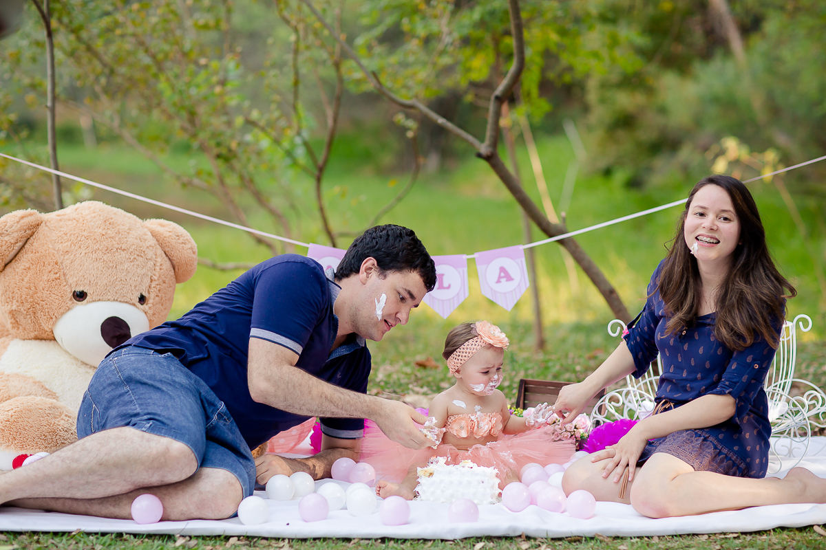 A princesinha Ayla completou seu primeiro aninho.  Então nada melhor que o ensaio Smash the Cake para comemorar.