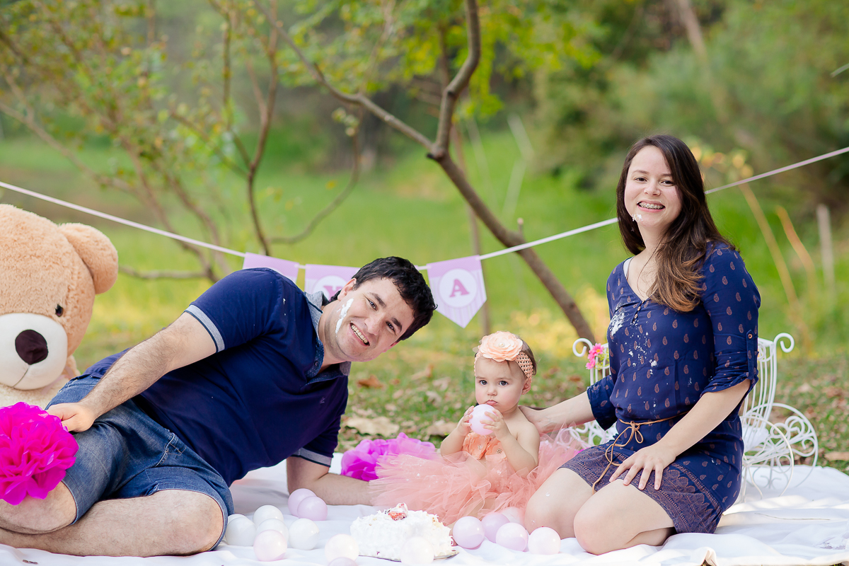 A princesinha Ayla completou seu primeiro aninho.  Então nada melhor que o ensaio Smash the Cake para comemorar.