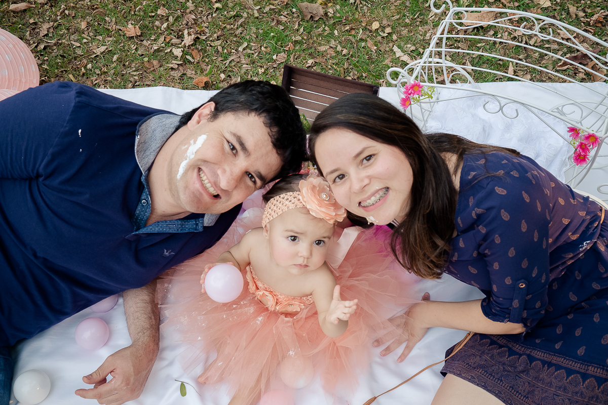 A princesinha Ayla completou seu primeiro aninho.  Então nada melhor que o ensaio Smash the Cake para comemorar.