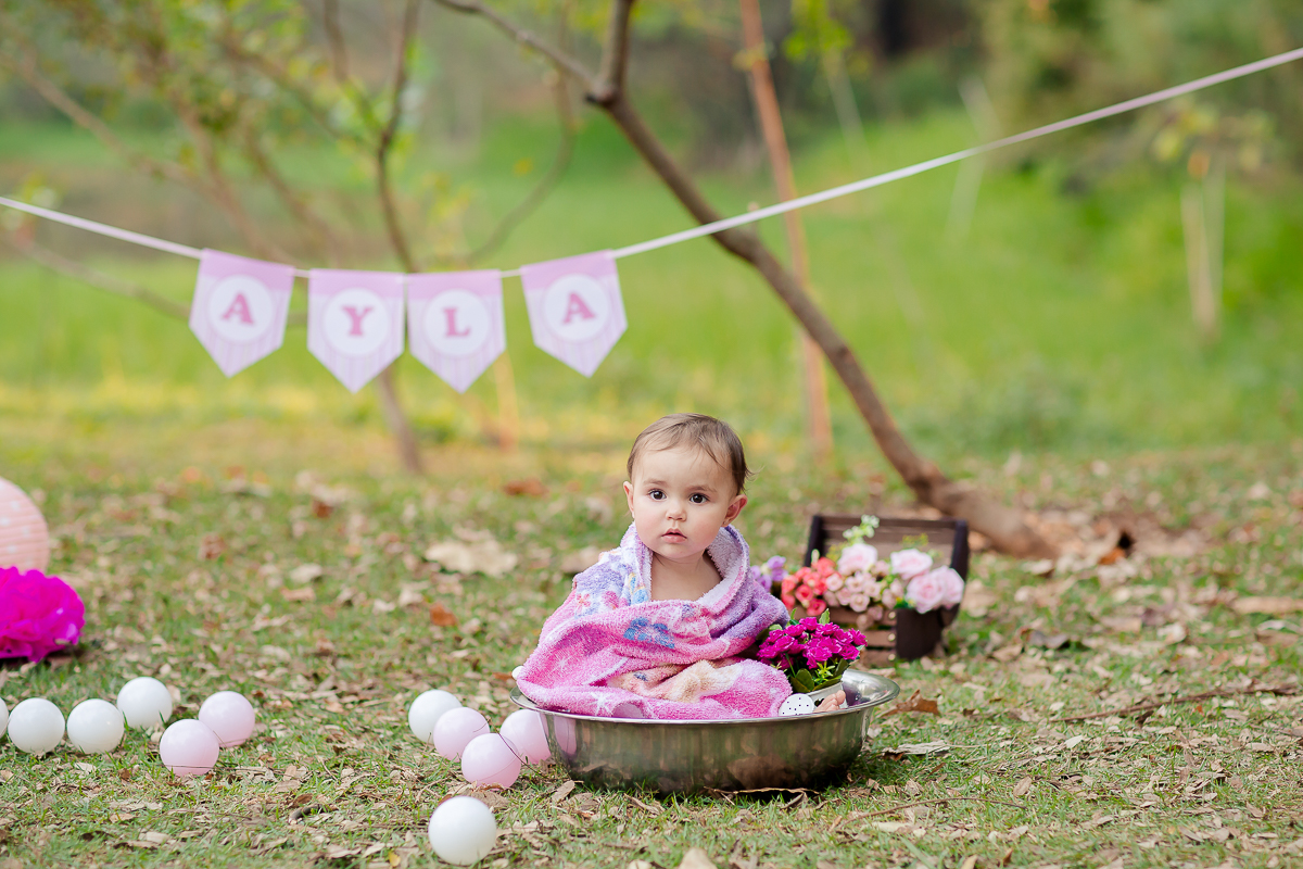 A princesinha Ayla completou seu primeiro aninho.  Então nada melhor que o ensaio Smash the Cake para comemorar.