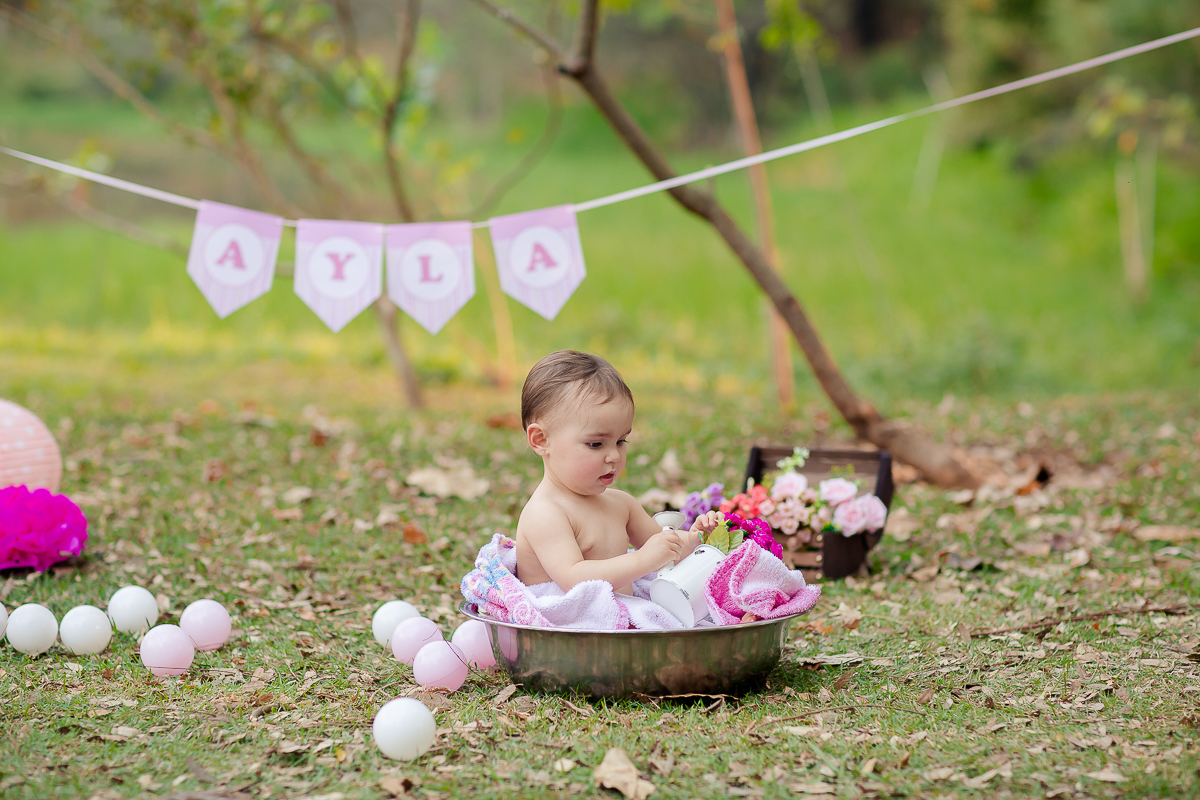 A princesinha Ayla completou seu primeiro aninho.  Então nada melhor que o ensaio Smash the Cake para comemorar.