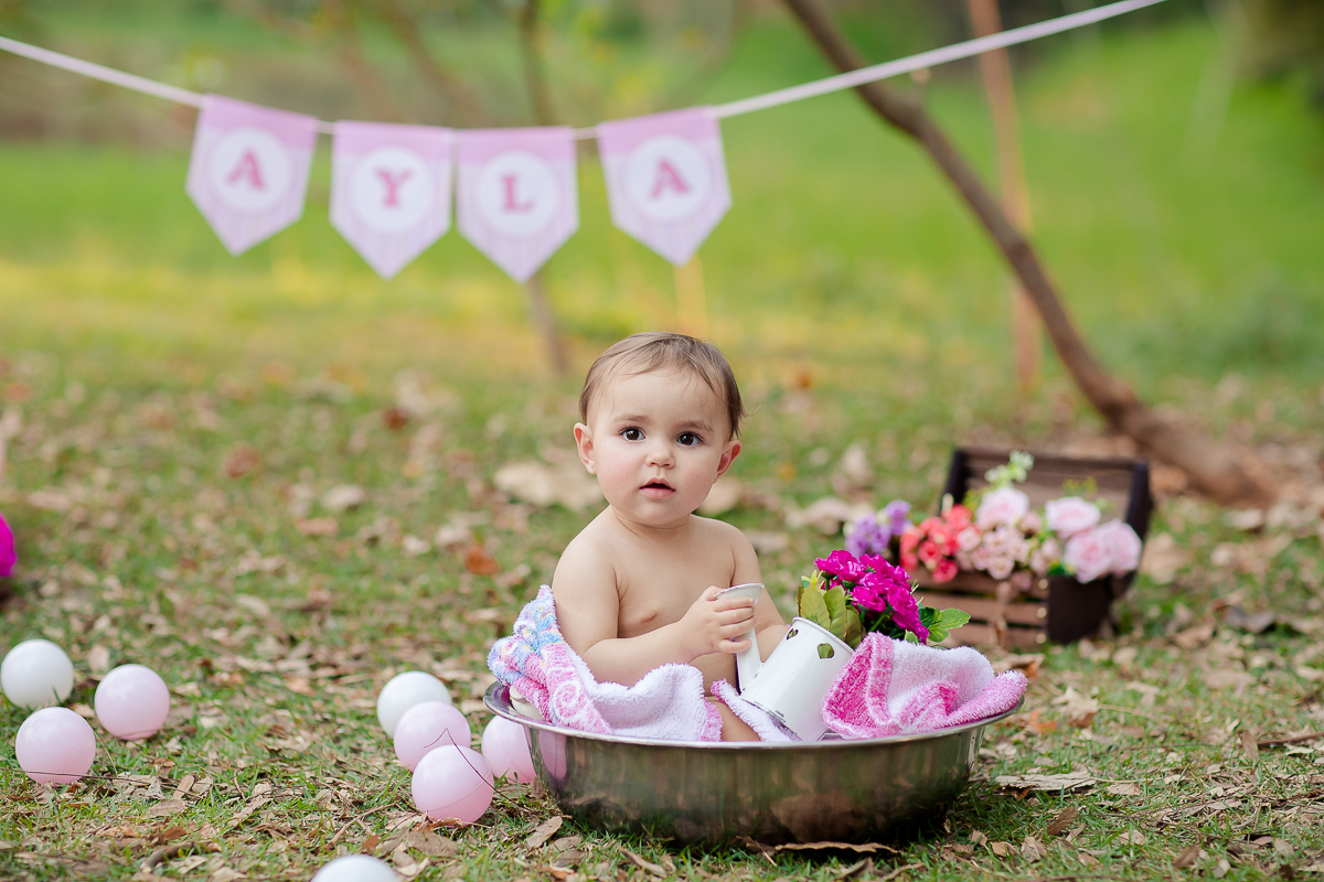 A princesinha Ayla completou seu primeiro aninho.  Então nada melhor que o ensaio Smash the Cake para comemorar.