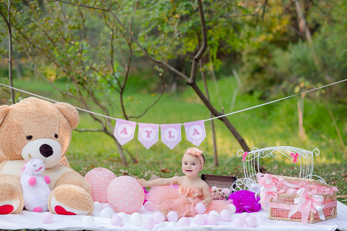 A princesinha Ayla completou seu primeiro aninho.  Então nada melhor que o ensaio Smash the Cake para comemorar.