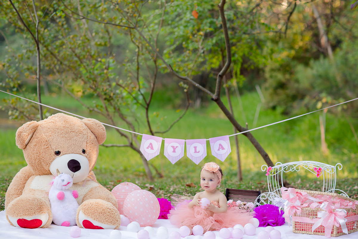 A princesinha Ayla completou seu primeiro aninho.  Então nada melhor que o ensaio Smash the Cake para comemorar.