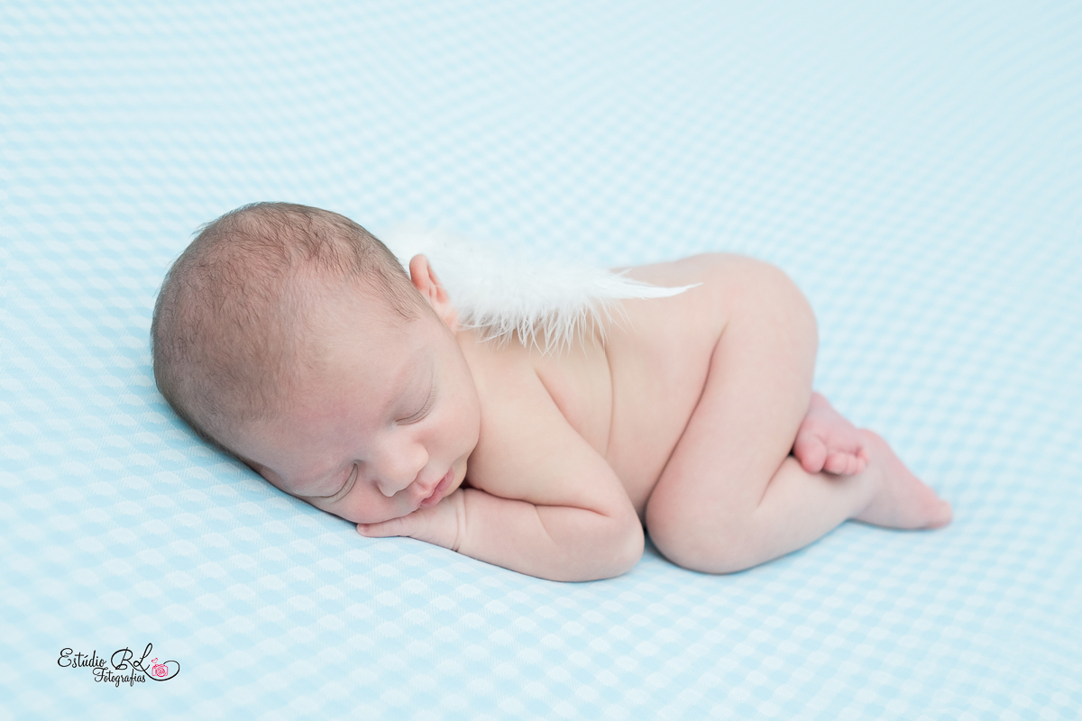 Esse é o anjinho Theo que veio fazer a sua sessão newborn com 19 dias