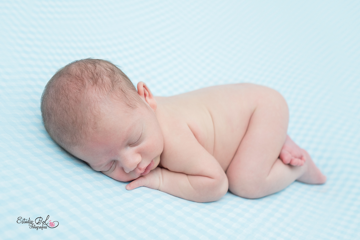 Esse é o anjinho Theo que veio fazer a sua sessão newborn com 19 dias