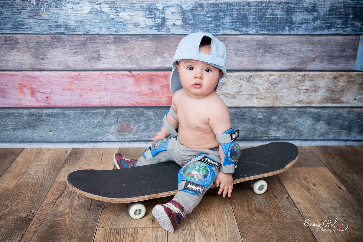 Caleb arrasou na sua sessão de 9 meses, foi super radical passeando de skate 
