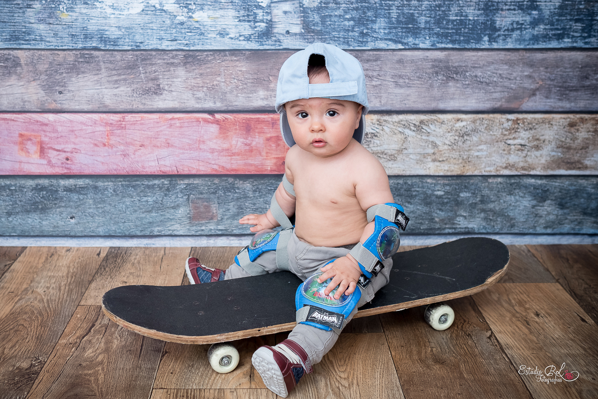 Caleb arrasou na sua sessão de 9 meses, foi super radical passeando de skate 