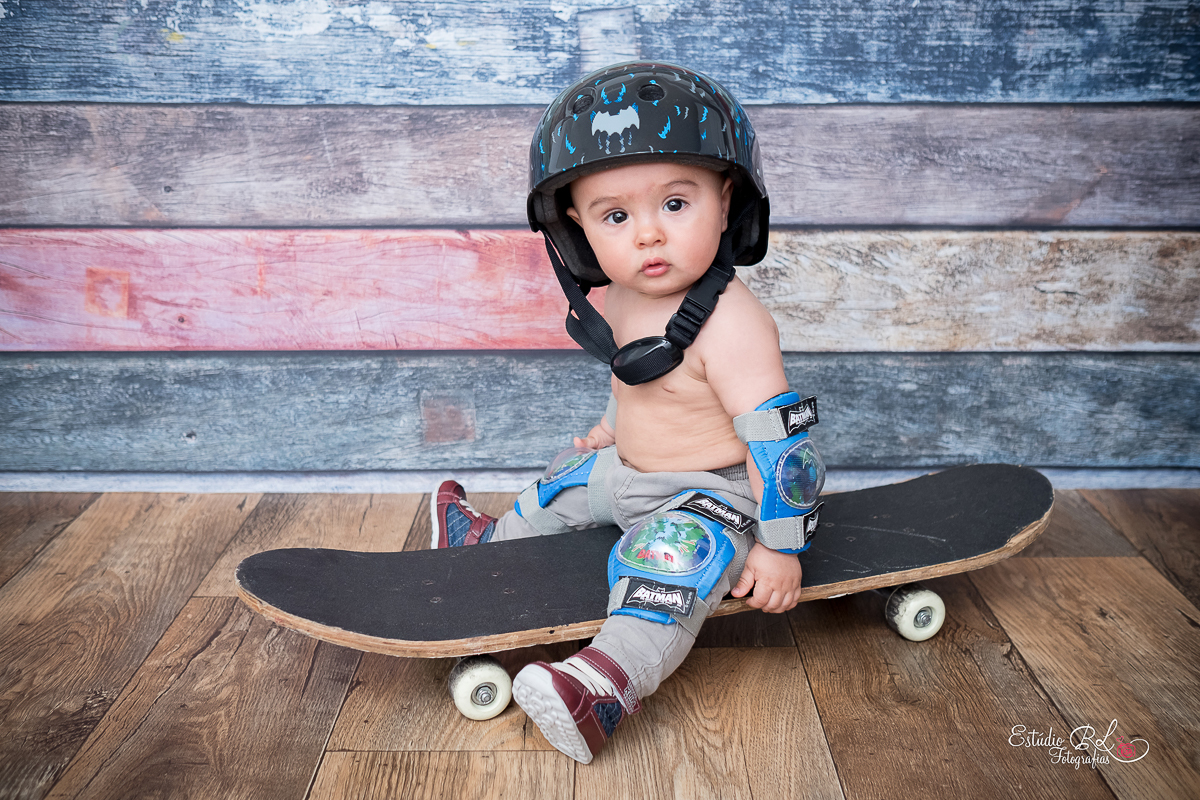 Caleb arrasou na sua sessão de 9 meses, foi super radical passeando de skate 