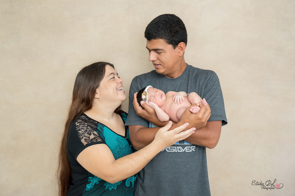 Ester 9 dias!!

Presente lindo que a mamãe Simone e o papai Anderson recebeu para iluminar os seus dias 