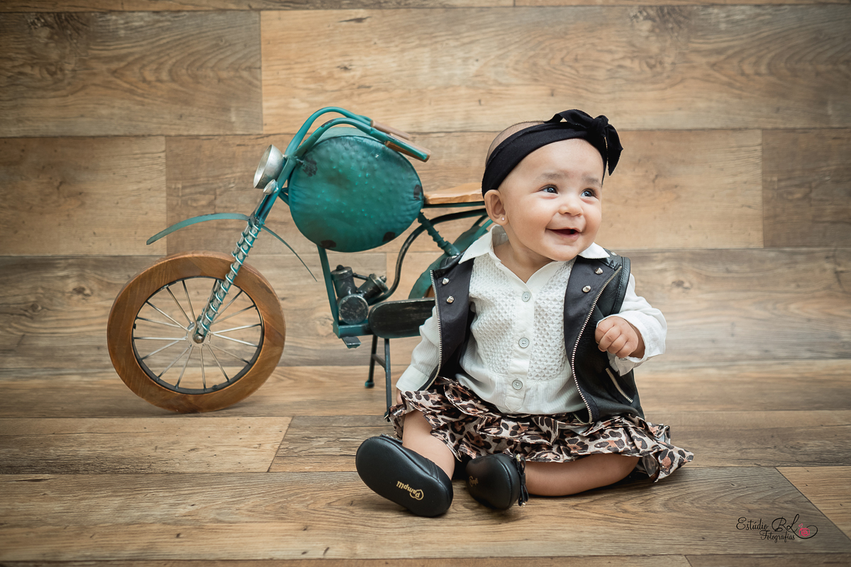 Pensem em um sorriso contagiante? Sim, o da Manu em seu ensaio de acompanhamento de 6 meses!

Ela continua ficando a cada dia mais linda, uma fofura de bebê    