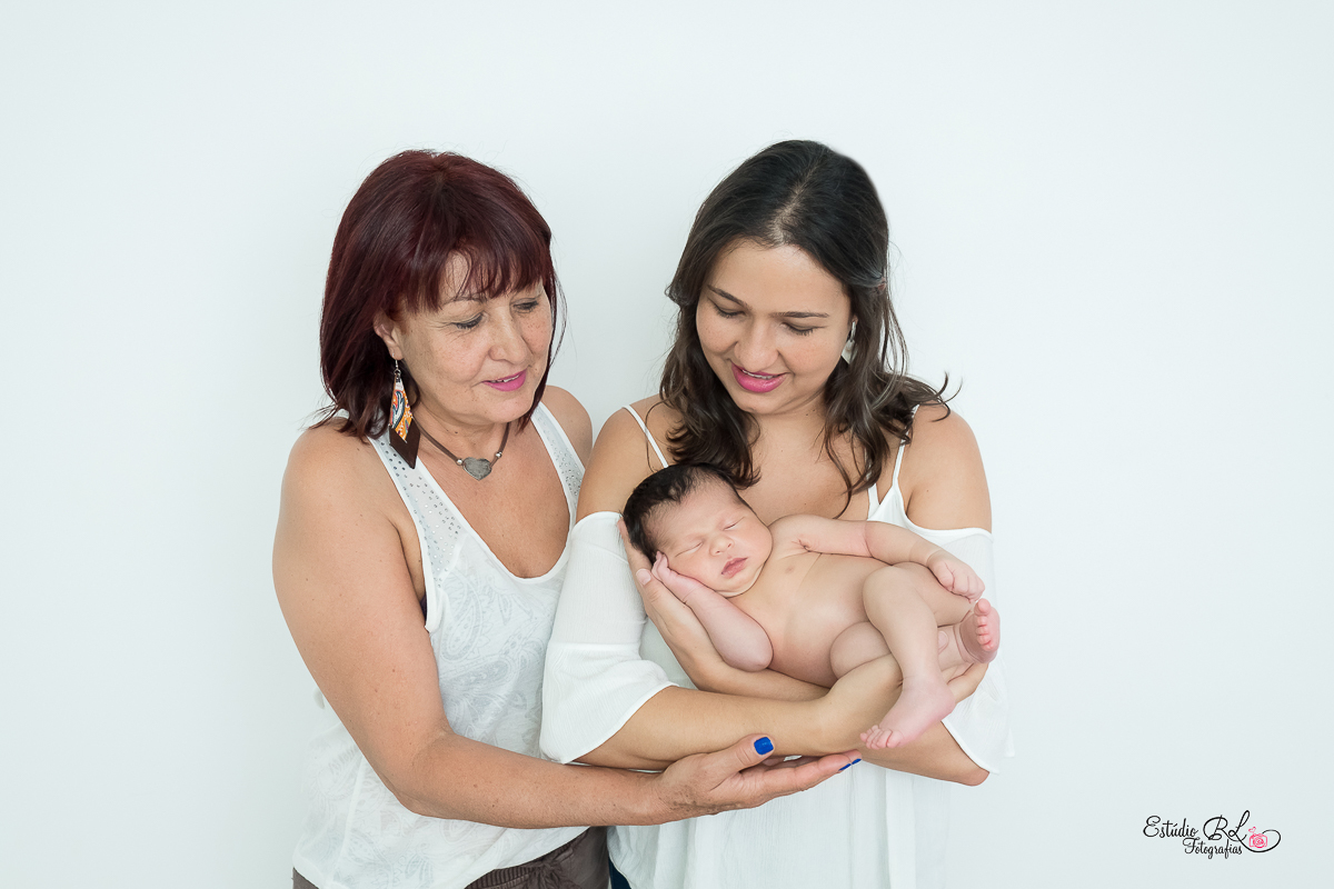 O Pietro chegou!!!!! Tão lindooo… Tão fofoooooooo 

chegou enchendo a vida dessa família de alegria e muita luz.

Pietro é uma delícia de bebê, super tranquilinho 

Nosso ensaio foi uma gostosura e Amamos demais conhecer vocês <3 