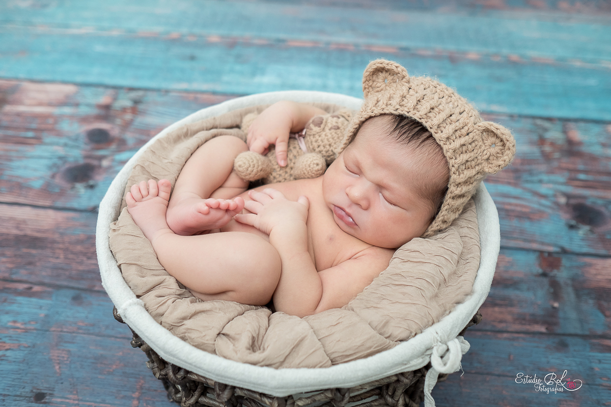 O Pietro chegou!!!!! Tão lindooo… Tão fofoooooooo 

chegou enchendo a vida dessa família de alegria e muita luz.

Pietro é uma delícia de bebê, super tranquilinho 

Nosso ensaio foi uma gostosura e Amamos demais conhecer vocês <3 