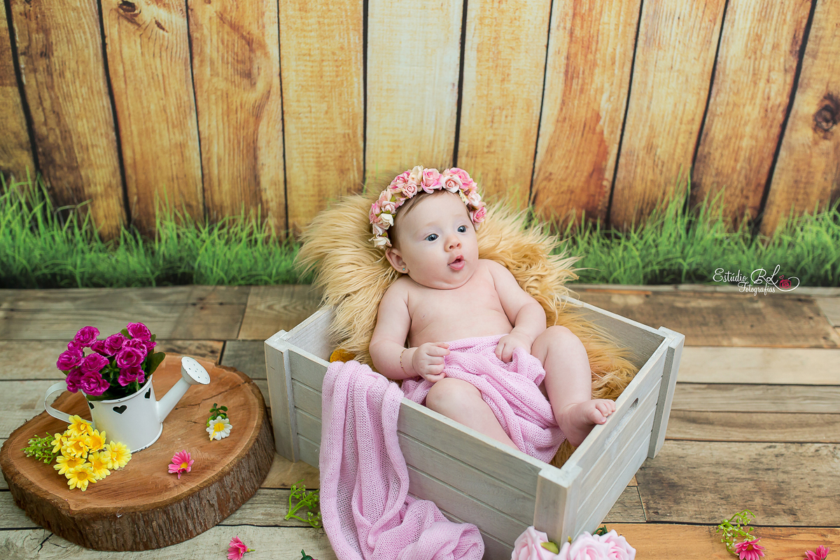 Princesinha Isabela sempre tão doce e simpática uma fofura que da ate vontade apertar....as fotos ficou uma delicadeza só no ensaio do acompanhamento trimestral registrando os seus 3 meses!