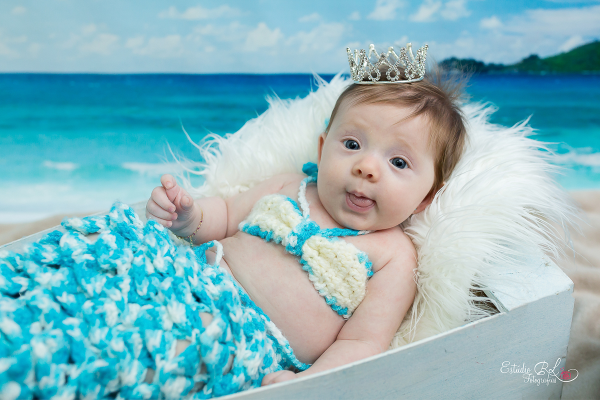 Princesinha Isabela sempre tão doce e simpática uma fofura que da ate vontade apertar....as fotos ficou uma delicadeza só no ensaio do acompanhamento trimestral registrando os seus 3 meses!