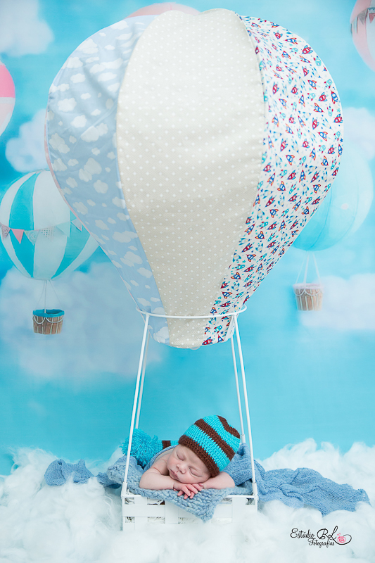 Já fotografamos essa família enquanto Lucca ainda estava na barriga da mamãe, e agora com seus 16 dias de vida fizemos a sua sessão newborn e pudemos compartilhar de mais esse momento de alegria e amor entre eles.