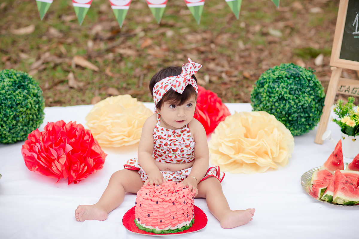 A lindeza de hoje é a Mirella, que terminou um ciclo conosco de fotografia de acompanhamento de bebês com seu smash the cake, e o tema escolhido foi melancia!!!