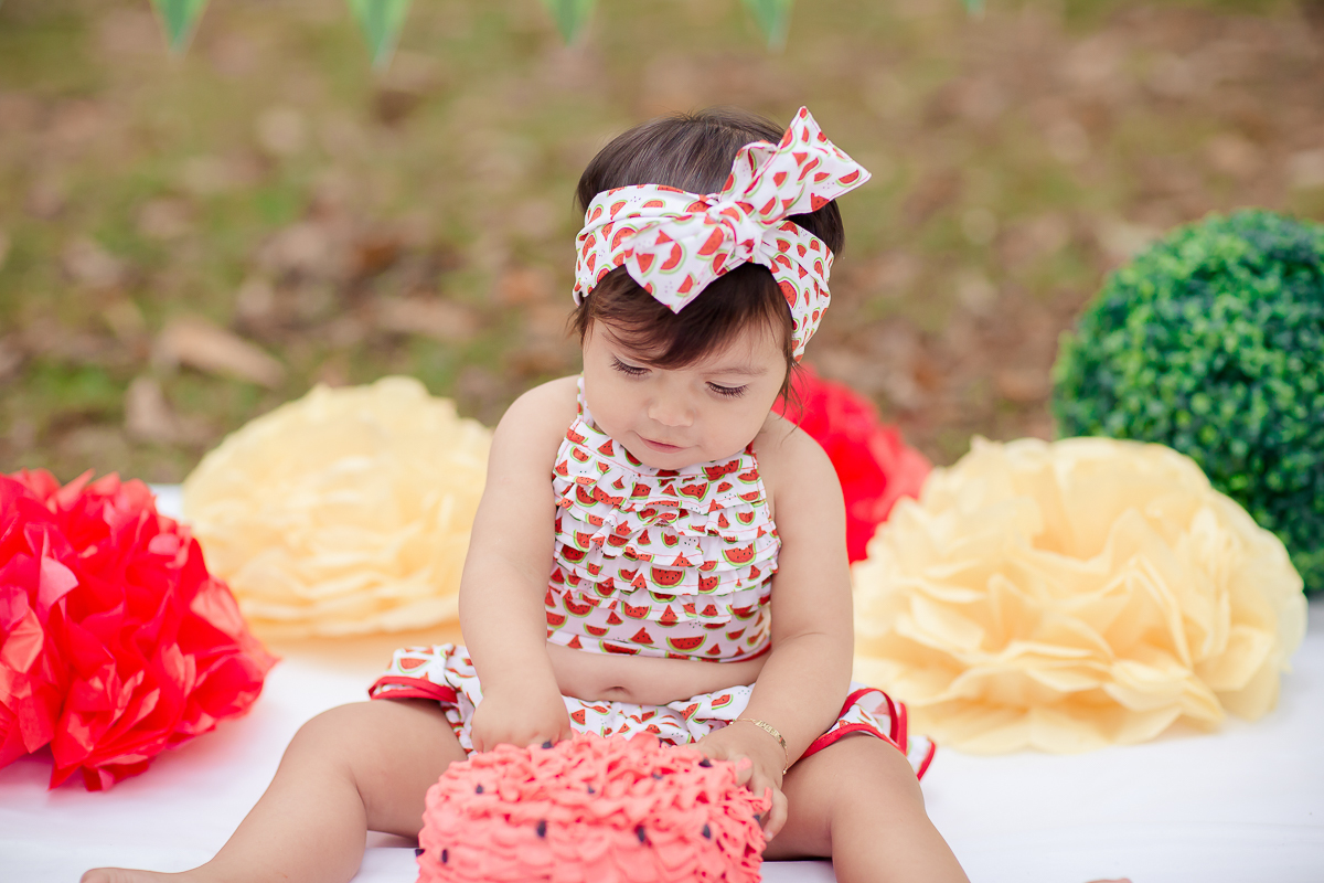 A lindeza de hoje é a Mirella, que terminou um ciclo conosco de fotografia de acompanhamento de bebês com seu smash the cake, e o tema escolhido foi melancia!!!